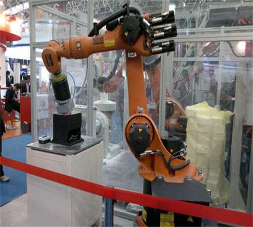 上半年国内工业机器人产量下滑11%